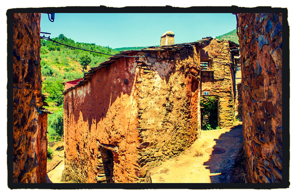 Casas antiguas de Ladrillar, patria del "Duende" más famoso de Las Hurdes (A. Briz para Extremadura Secreta)