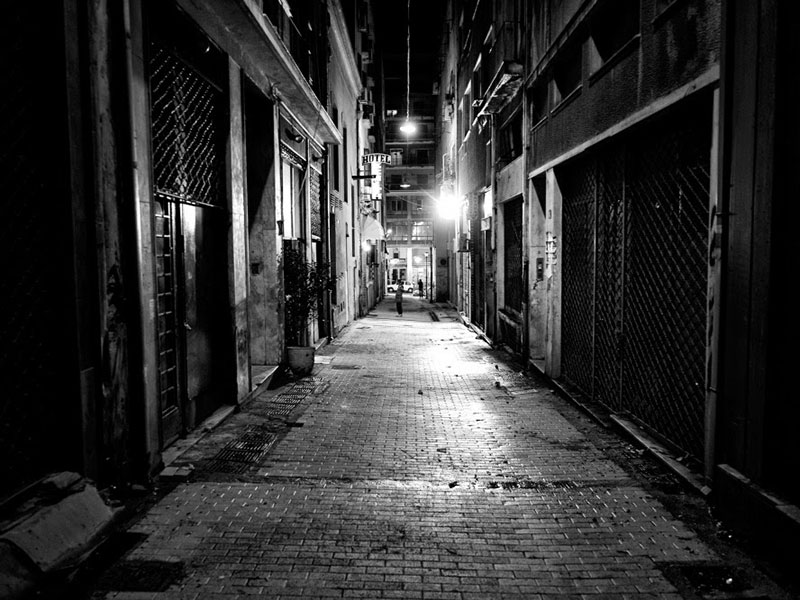 Callejón sin salida, con puertas y ventanas cerradas