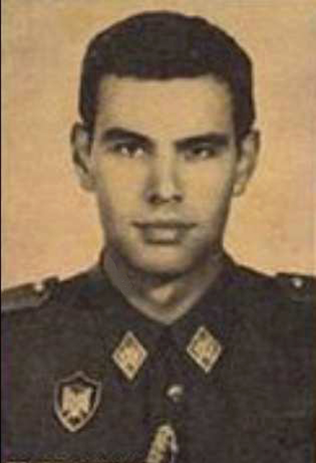 Felipe González en la mili. Felipe González en la mili.