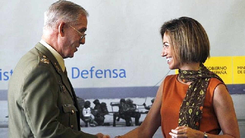 El general Rodrigo recibió un homenaje en 2011 por sus 68 años en el Ejército. En la foto con Carme Chacón. El general Rodrigo recibió un homenaje en 2011 por sus 68 años en el Ejército. En la foto con Carme Chacón.