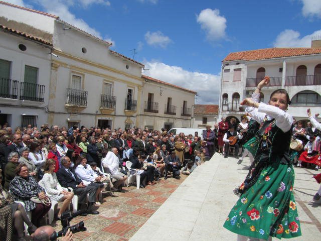 Momento del homenaje que Siruela dio al doctor Moreno el pasado domingo, con motivo del bautizo de sus hijo (Extraídas del facebook de Siruela.net) domingo, con motivo del bautizo de sus hijo (Extraídas del facebook de Siruela.net)