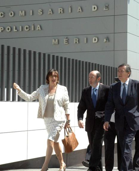 Inaguración de la Comisaría de Mérida por el enctonces ministro de Interior, Pérez Rubalcaba n de la Comisaría de Mérida por el entonces ministro de Interior, Pérez Rubalcaba