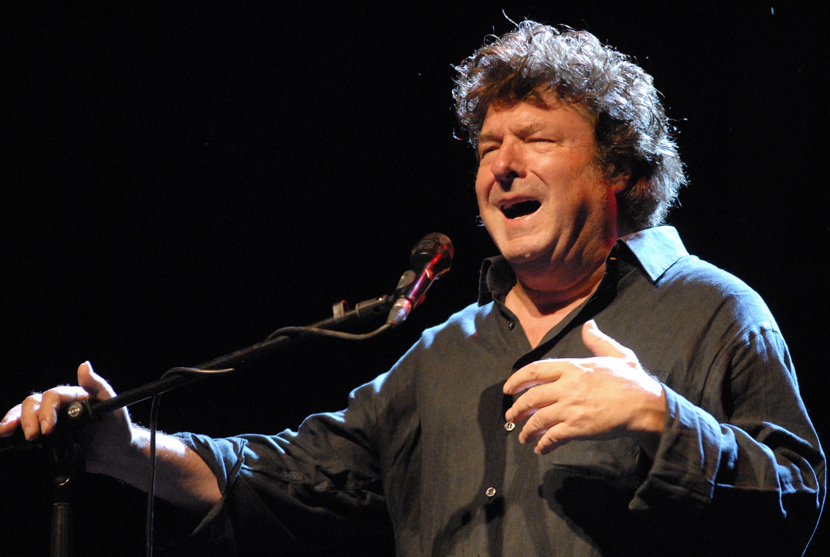 Enrique Morente durante una actuación en Badajoz