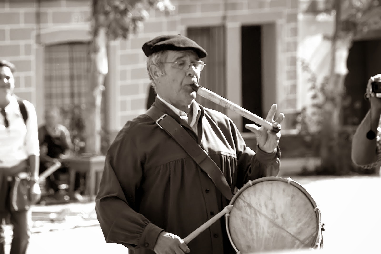 Cualquier vecino con arte musical podía ser un zángano (Jimber)