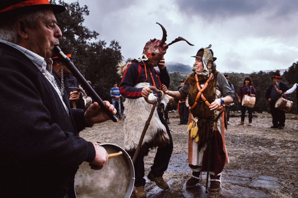 Danza lúbrica y ancestral entre el Chicharrón y la Chicharrona (Jorge Armestar) GALERIA DE FOTOS