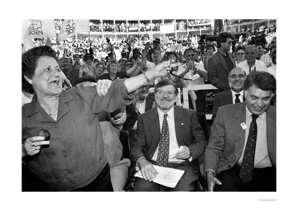 Juan Carlos R. Ibarra junto a Felipe González en un mítin en Cáceres (1995).