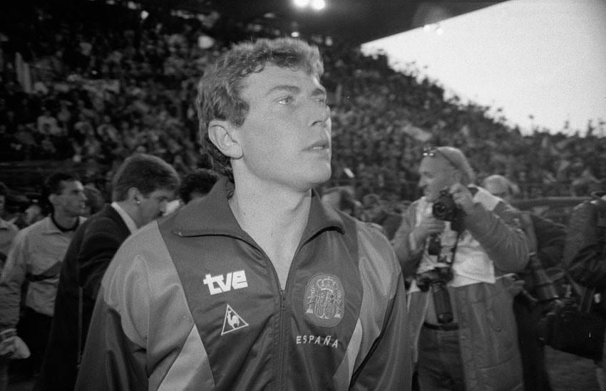 Butragueño entrando en el campo del Príncipe de Cáceres (17 de abril de 1991).