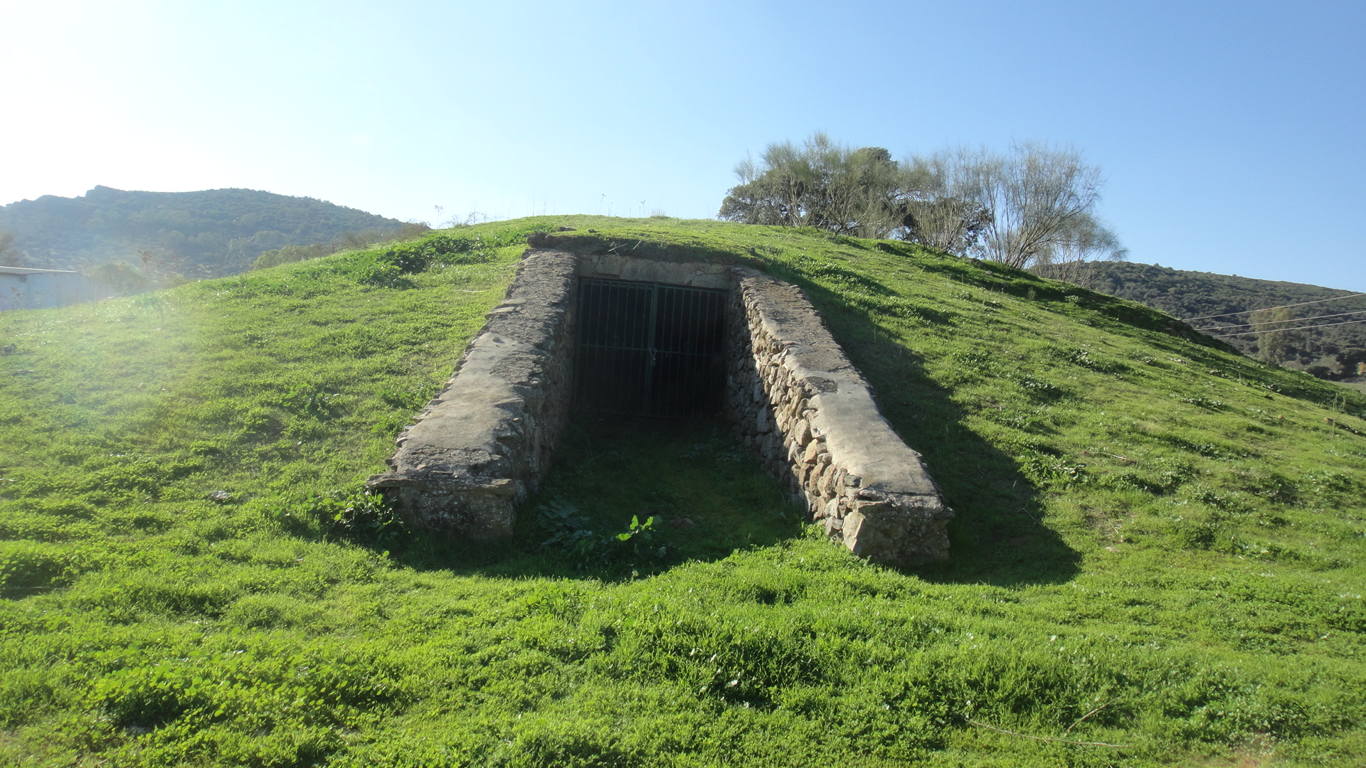 Entrada al Dolmen de Toriñuelo./ Moisés Cayetano
