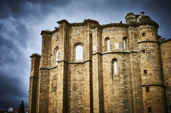 Ábsides de la iglesia del Conventual de San Benito. / Víctor Gibello. 