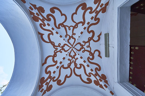 Bóveda ante puerta del templo./ Víctor Gibello