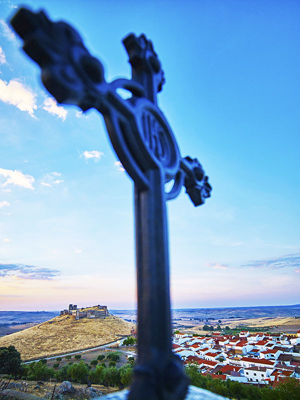 Montemolín desde el crucero de San Blas / Víctor Gibello