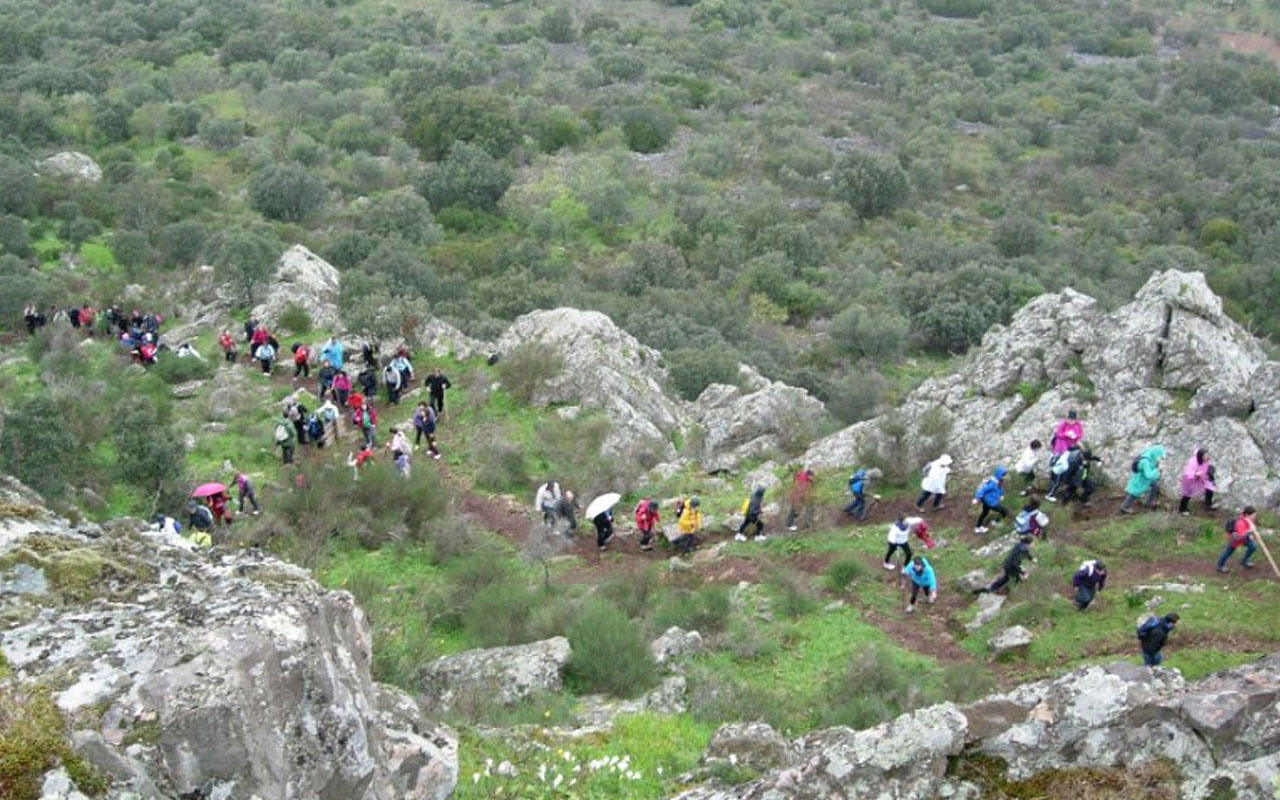 Senderistas en la marcha del pasado domingo. / PIL FAGÚNDEZ ESTÉVEZ