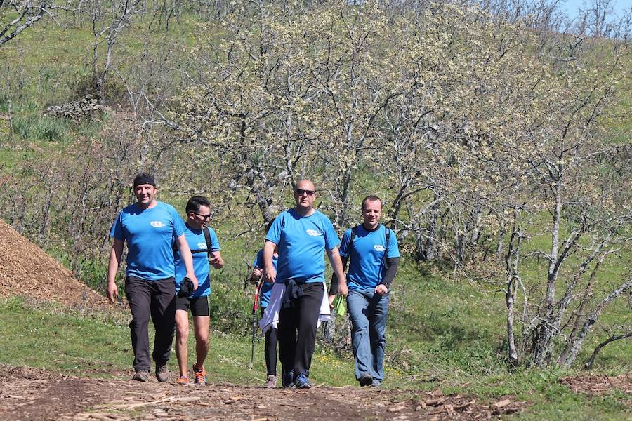 Senderistas en la Sierra de Tentudía:. SENDERISMO EL FONTANAL 