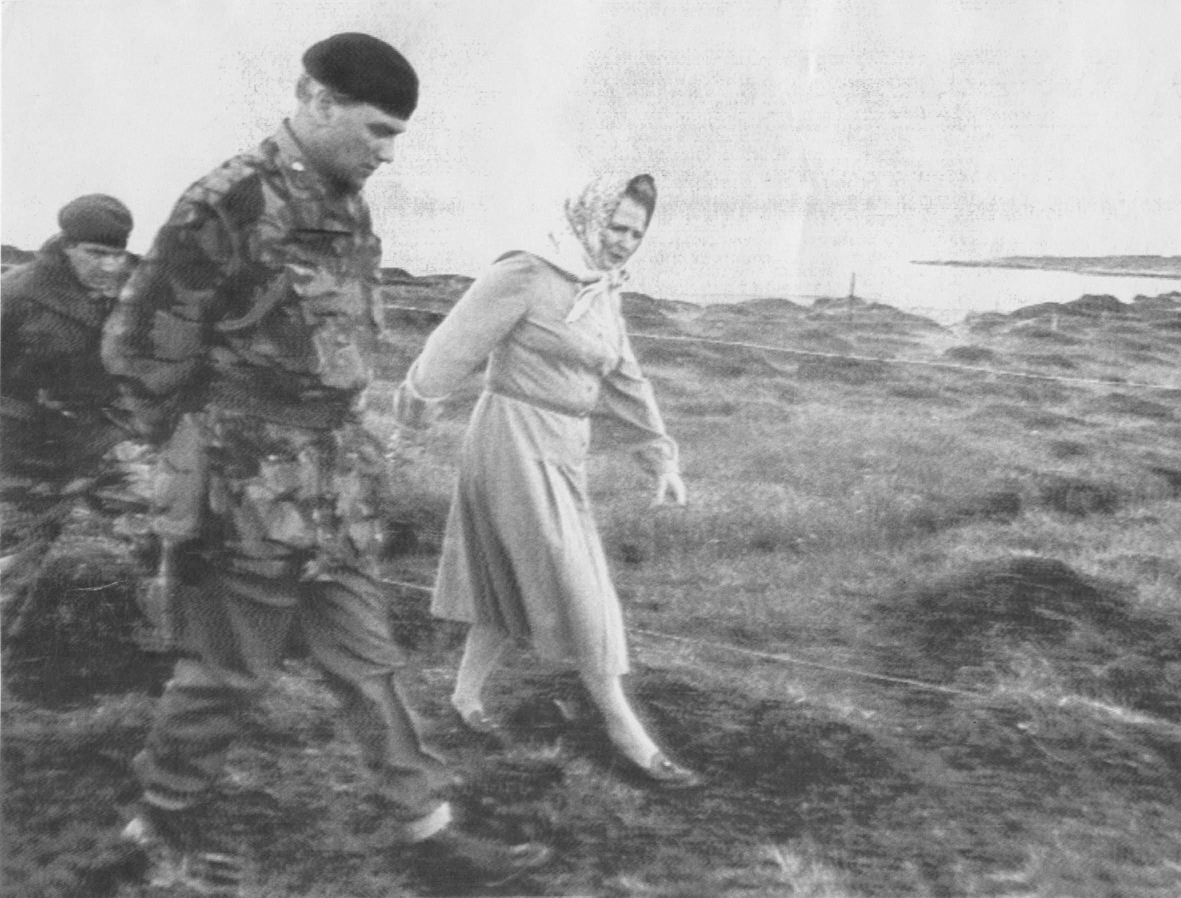 DOCU_GRUPO -malvinas.jpg de Redaccion ABC- Margaret Thatcher, primera ministra británica, visita las Islas Malvinas días después de la rendición de las fuerzas argentinas.