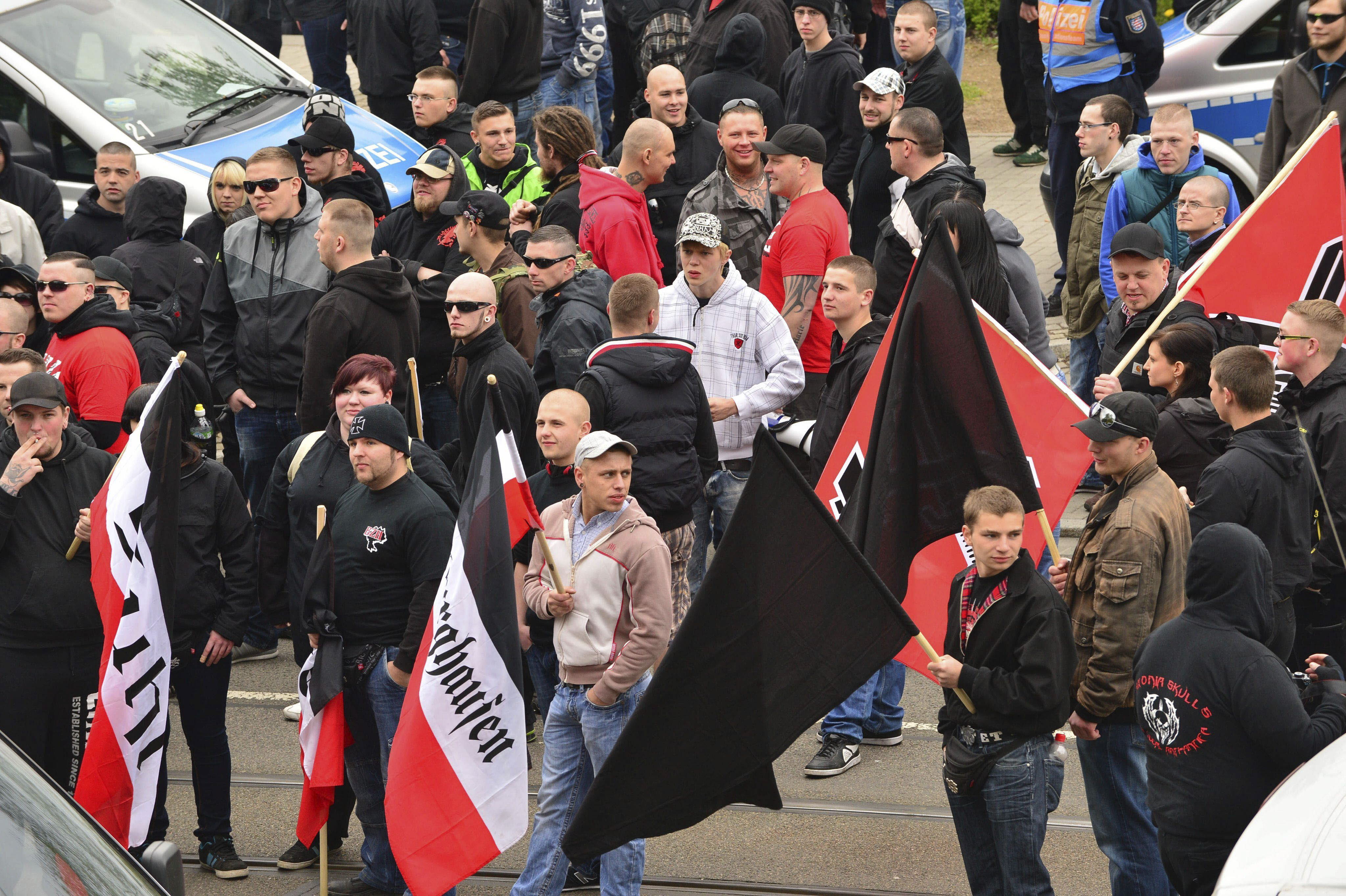 DOCU_GRUPO MANIFESTACIÓN NEO-NAZI EN ÉRFUT Un grupo de manifestantes neonazis participan en una marcha en Érfut, Alemania, con ocasión del 1 de mayo de 2013. EPA