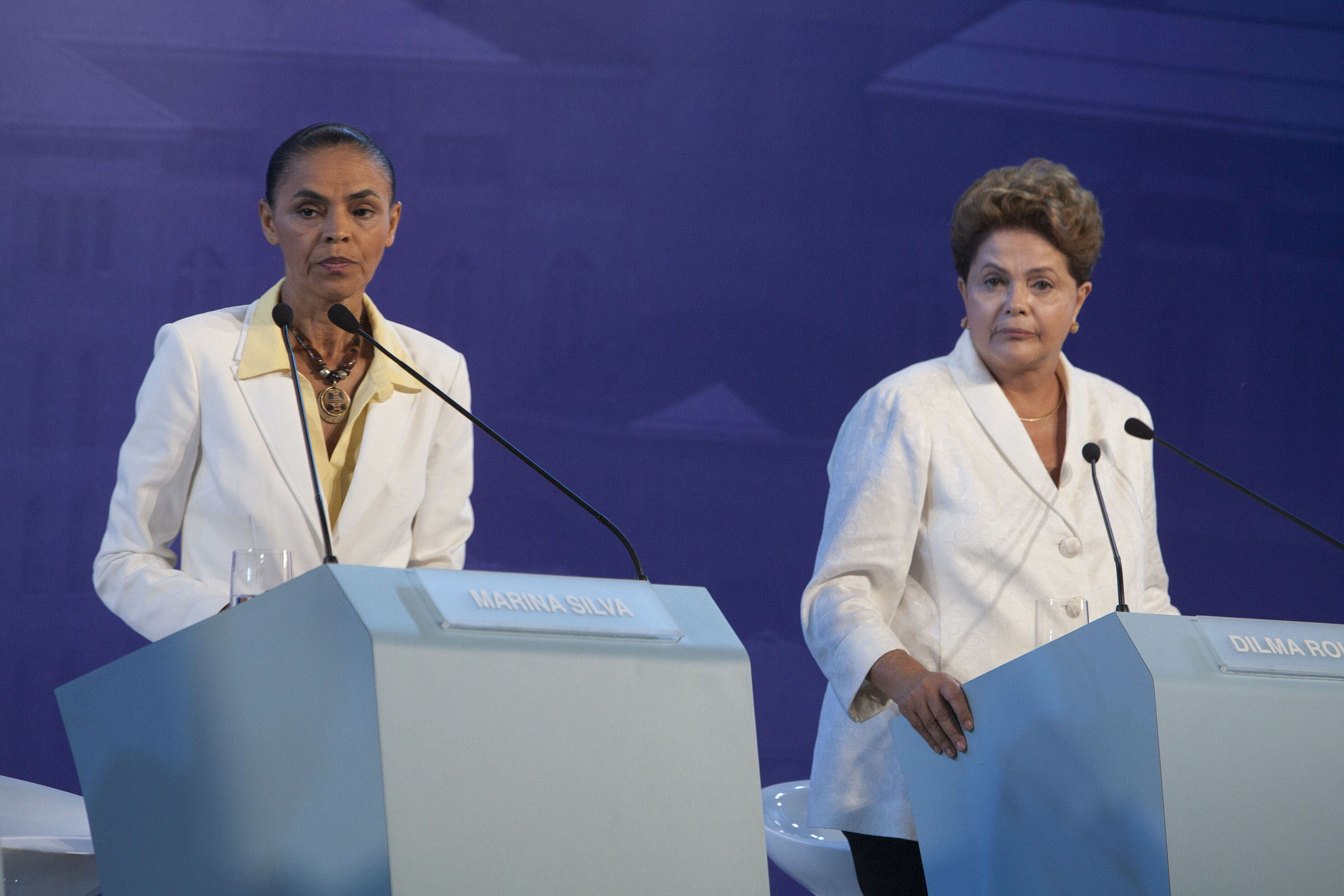 DOCU_GRUPO DEBATE DE CANDIDATOS EN APARECIDA Marina Silva, a la izquierda, y la presidenta Dilma Rousseff, durante el debate televisado celebrado el pasado 19 de septiembre.EFE