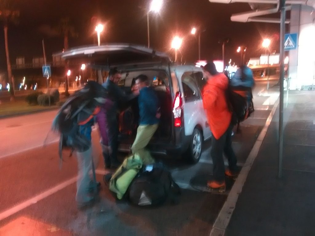 Aeropuerto de Lisboa. Mi hermano Antonio nos lleva y nos recogerá a la vuelta
