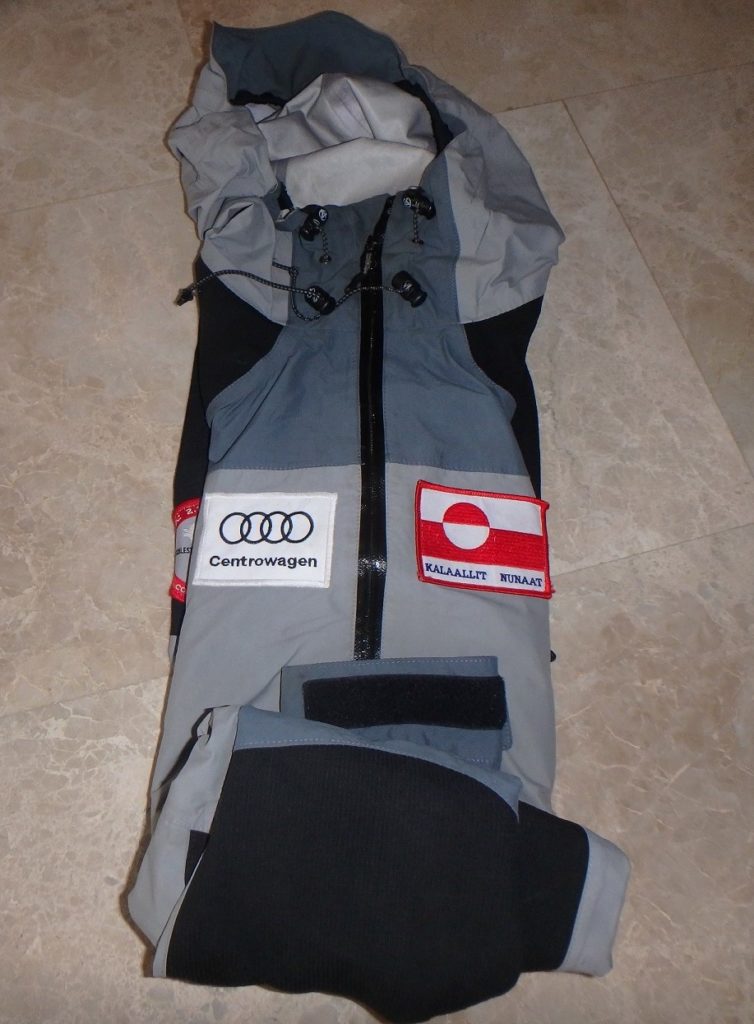 Plegado de la chaqueta de Goretex.